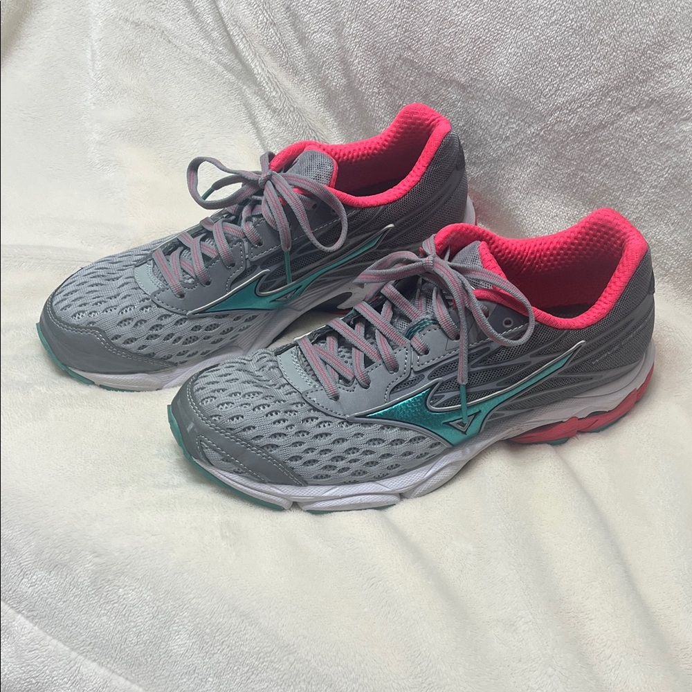 Mizuno Women's Gray and Pink Running Shoes